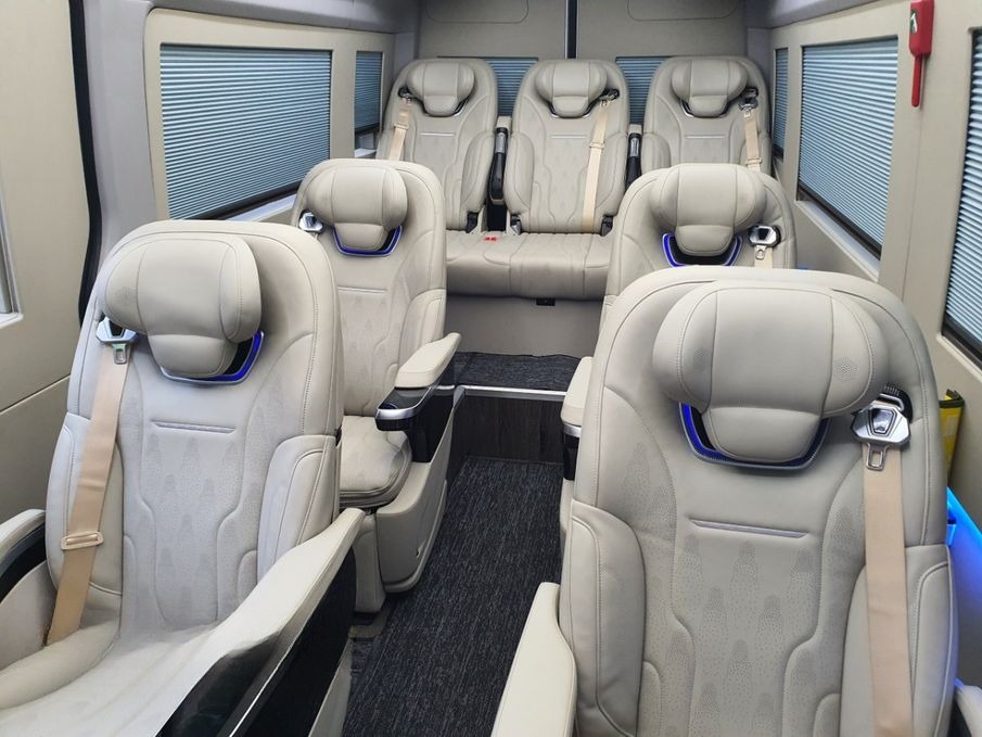 Xe Hải Vân Vũng Tàu Ghế ngồi Tiện ích Nội thất Limousine 9 chỗ Royal