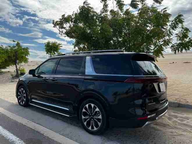 Xe Hoàng Vũ Limousine Mặt sau xe Kia Carnival 6 chỗ vip