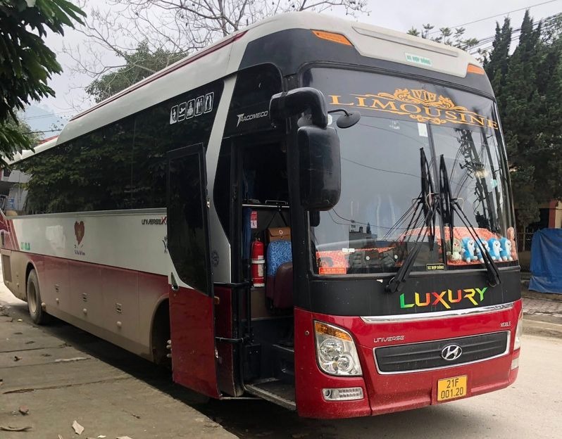 Xe Công Thủy Mặt trước xe Bên hông xe Giường nằm 40 chỗ