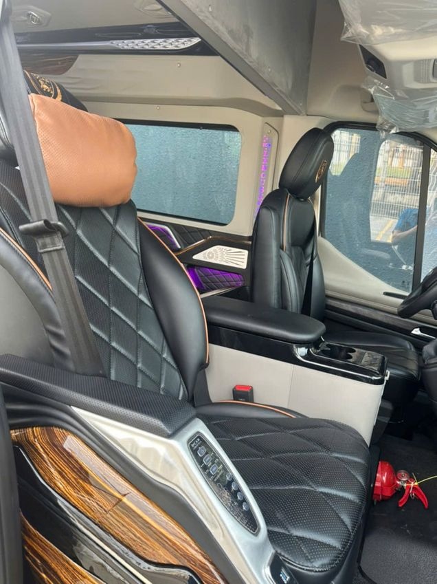 Xe Newstar Travel Nội thất Ghế ngồi Limousine 11 chỗ