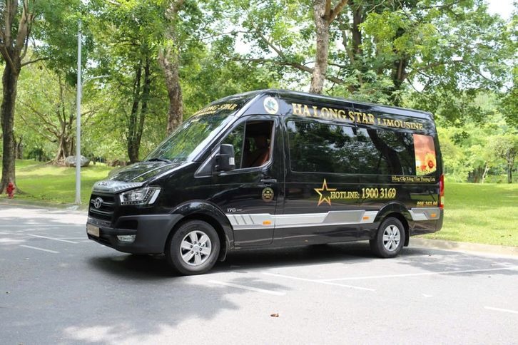 Xe Hạ Long Star Limousine Bên hông xe 