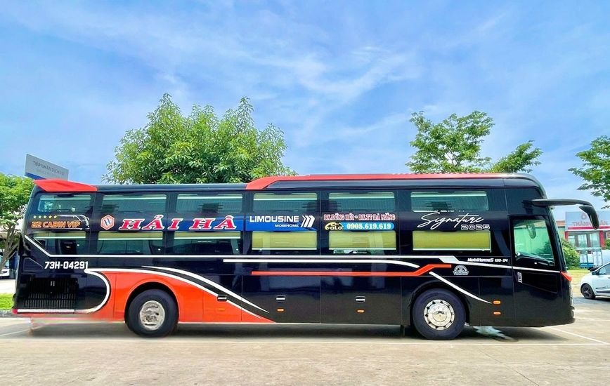 Xe Hải Hà Limousine Bên hông xe Limousine giường đôi 24 phòng