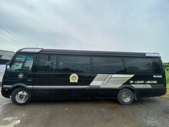 Xe Phúc Lộc Thọ Limousine Bên hông xe Limousine 19 chỗ