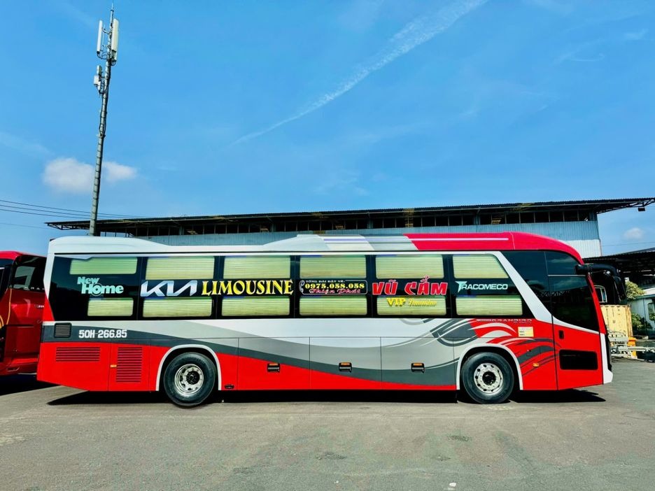 Xe Lovabus Bên hông xe Limousine giường phòng 34 chỗ