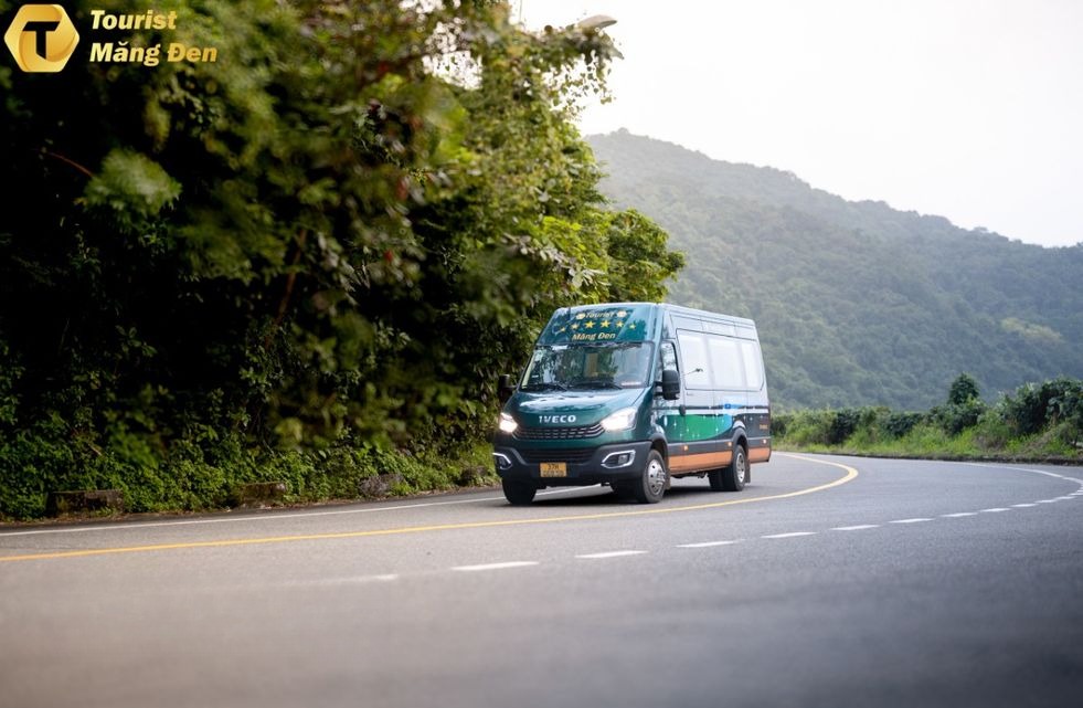 Xe Tourist Măng Đen Mặt trước xe Limousine 11 chỗ