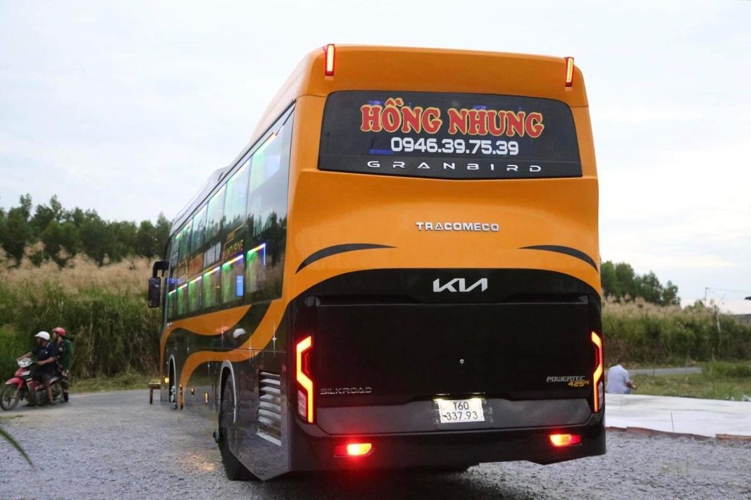 Xe Hồng Nhung Mặt sau xe Giường nằm 34 phòng