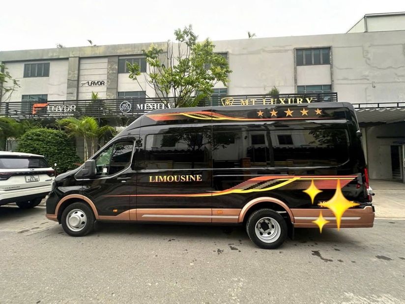 Xe Hiếu Nghĩa (Liên Hương) Bên hông xe Mặt trước xe Mặt sau xe Limousine 11 chỗ