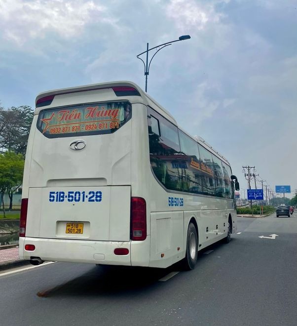 Xe Tiến Hùng (Phan Rang) Mặt sau xe Bên hông xe 