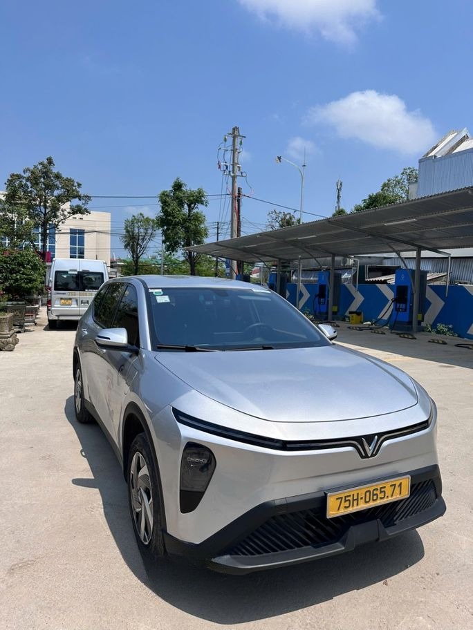 Xe Băng Như TL Bên hông xe Xe Limo Green 7 chỗ