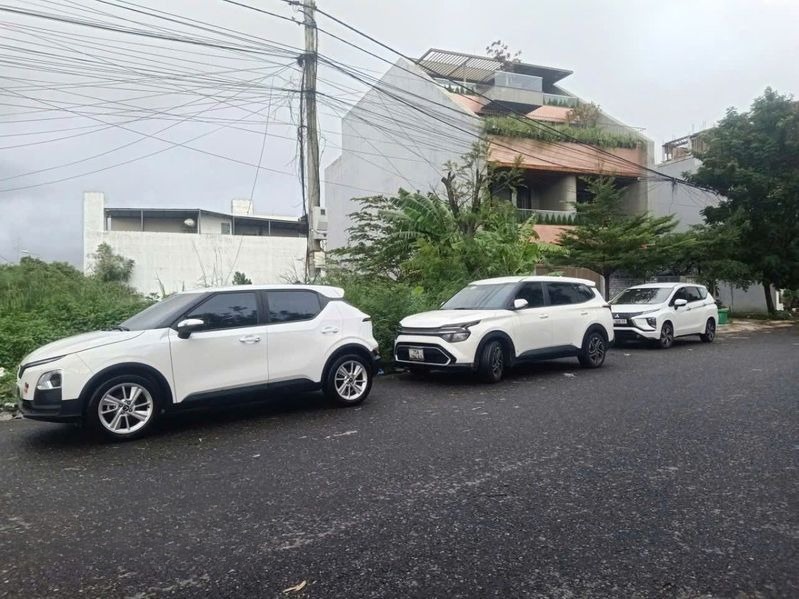 Xe Hải Vân Travel Bên hông xe Xe 7 chỗ