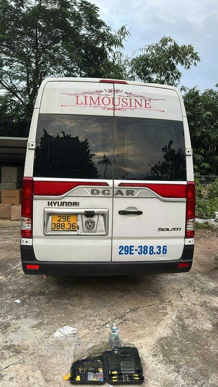Xe Sapa Express Mặt sau xe Limousine 9 chỗ