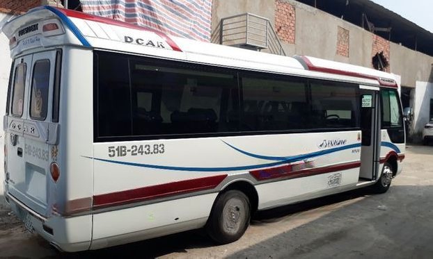 Xe Lovabus Bên hông xe Limousine 15 chỗ