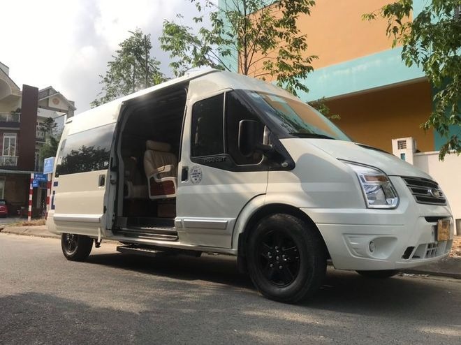 Xe Lovabus Ghế ngồi Limousine 9 chỗ VIP