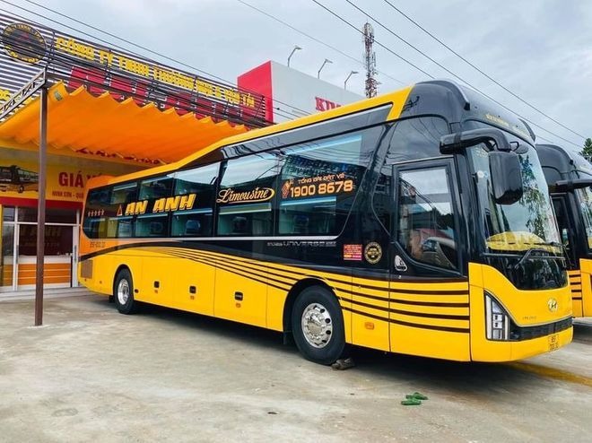 Xe Lovabus Mặt trước xe Bên hông xe Limousine giường phòng 24 chỗ