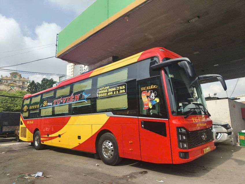 Xe Tư Viễn Bên hông xe Mặt sau xe 34 cabin VIP