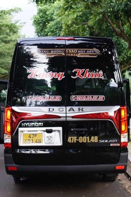 Xe Hương Khuê Mặt sau xe Limousine 12 chỗ