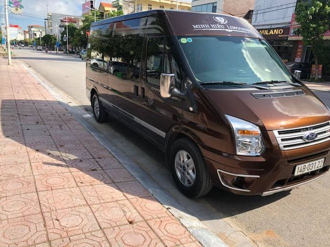 Xe Minh Hiếu Limousine Mặt trước xe Limousine 9 chỗ VIP