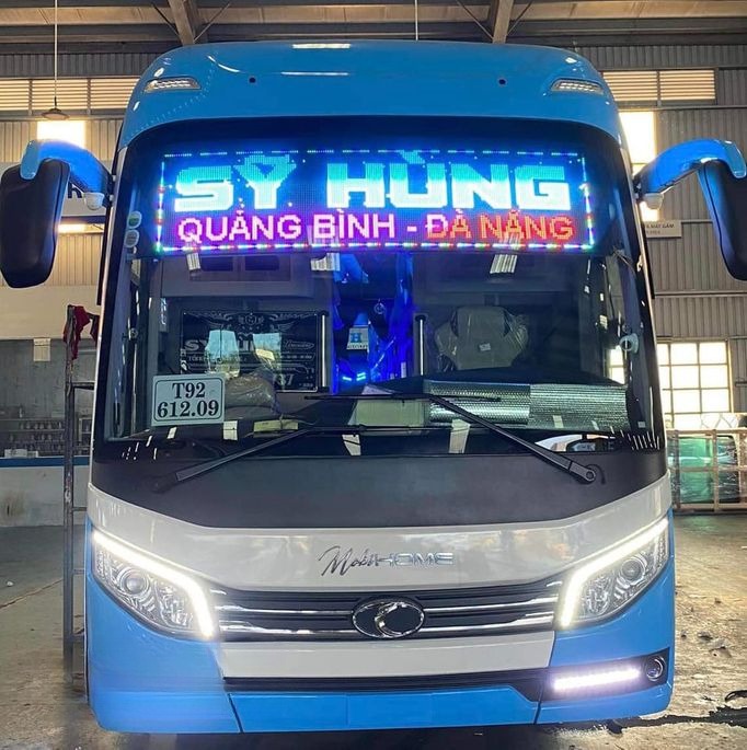 Xe Sỹ Hùng (Quảng Bình) Mặt trước xe Giường nằm 44 chỗ