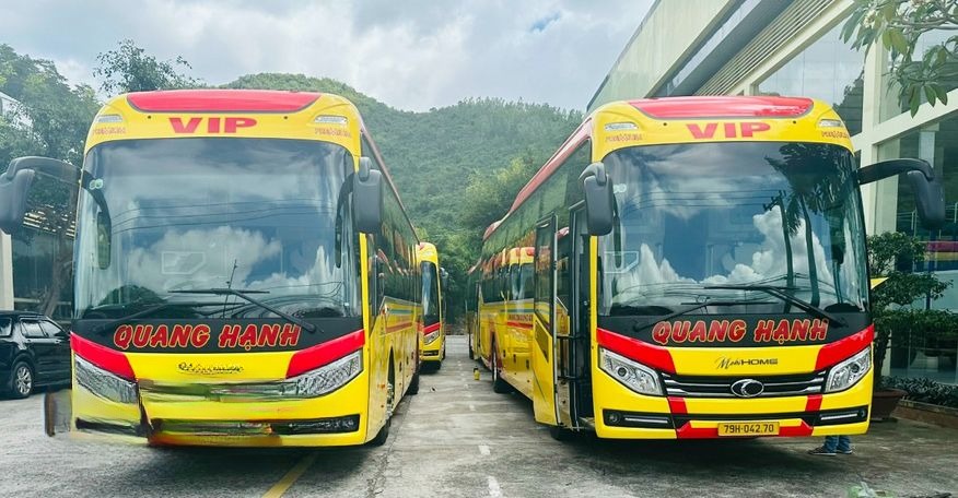 Xe Quang Hạnh (NT) Mặt trước xe Giường nằm Bên hông xe Limousine 24 phòng