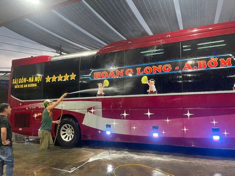 Xe Hoàng Long A Bờm Bên hông xe Limousine 38 phòng