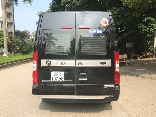 Xe Bình An Mặt sau xe Limousine 9 chỗ
