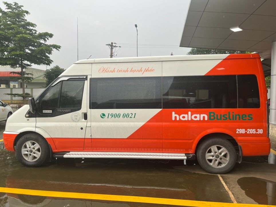 Xe Halan Buslines Bên hông xe Limousine 11 chỗ