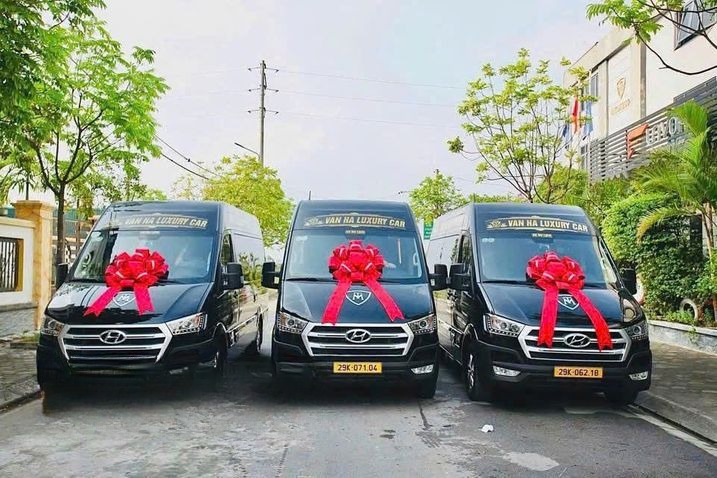 Xe Vân Hà Luxury Car Mặt trước xe 