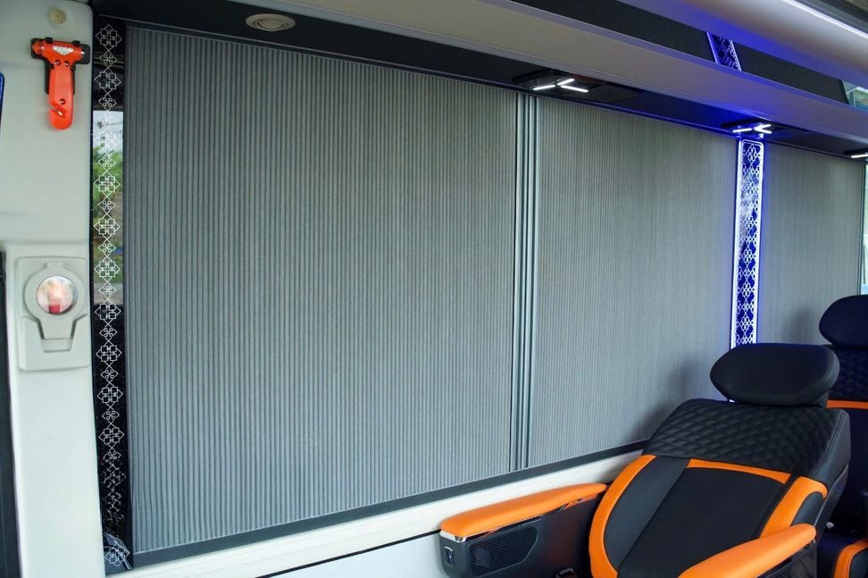 Xe Trọng Thủy Travel Tiện ích Nội thất Ghế ngồi Limousine 29 chỗ VIP (Massage)