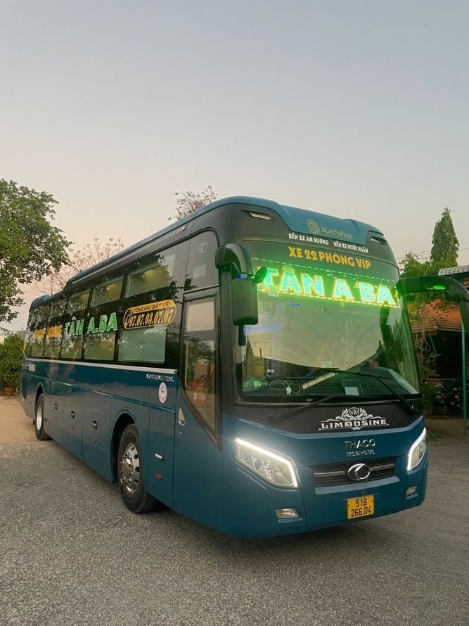Xe Tân Aba Mặt trước xe Bên hông xe Limousine 22 phòng