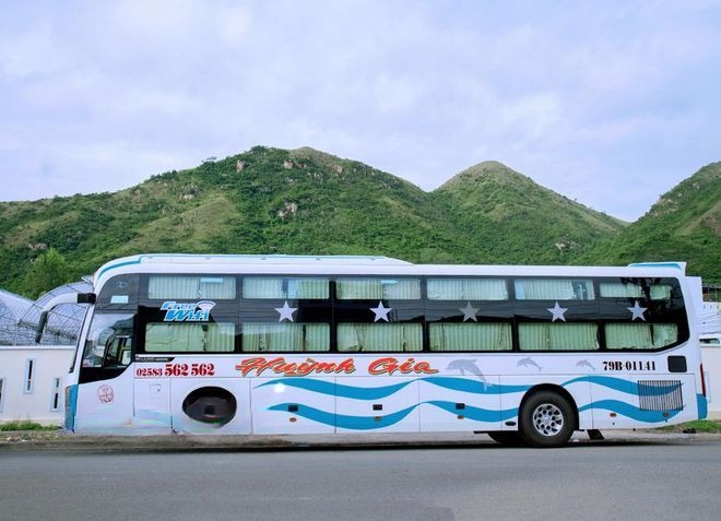 Xe Huỳnh Gia Bên hông xe 