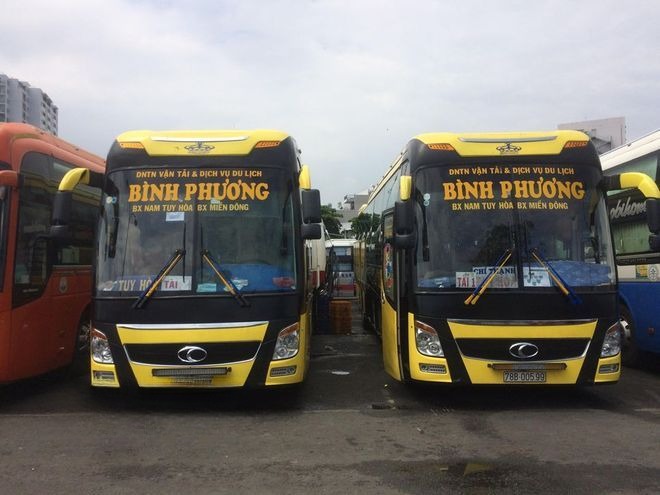 Xe Bình Phương Mặt trước xe Limousine giường nằm 36 chỗ