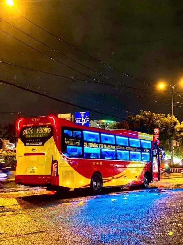 Xe Nguyên Khang Quốc Phong Mặt sau xe Bên hông xe Limousine 24 phòng 