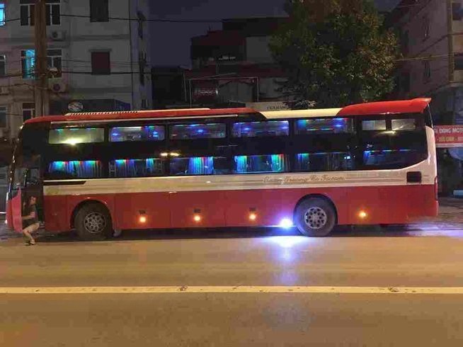 Xe Xuân Trường (Quảng Ninh) Bên hông xe Ghế ngồi 46 chỗ