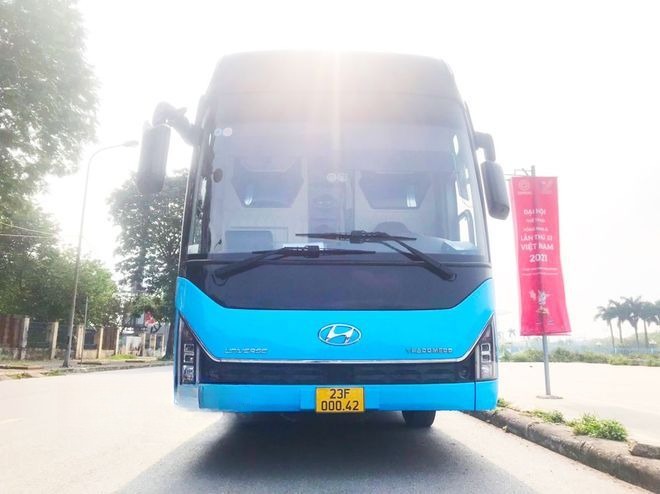 Xe Quang Nghị Mặt trước xe Limousine giường phòng 24 chỗ