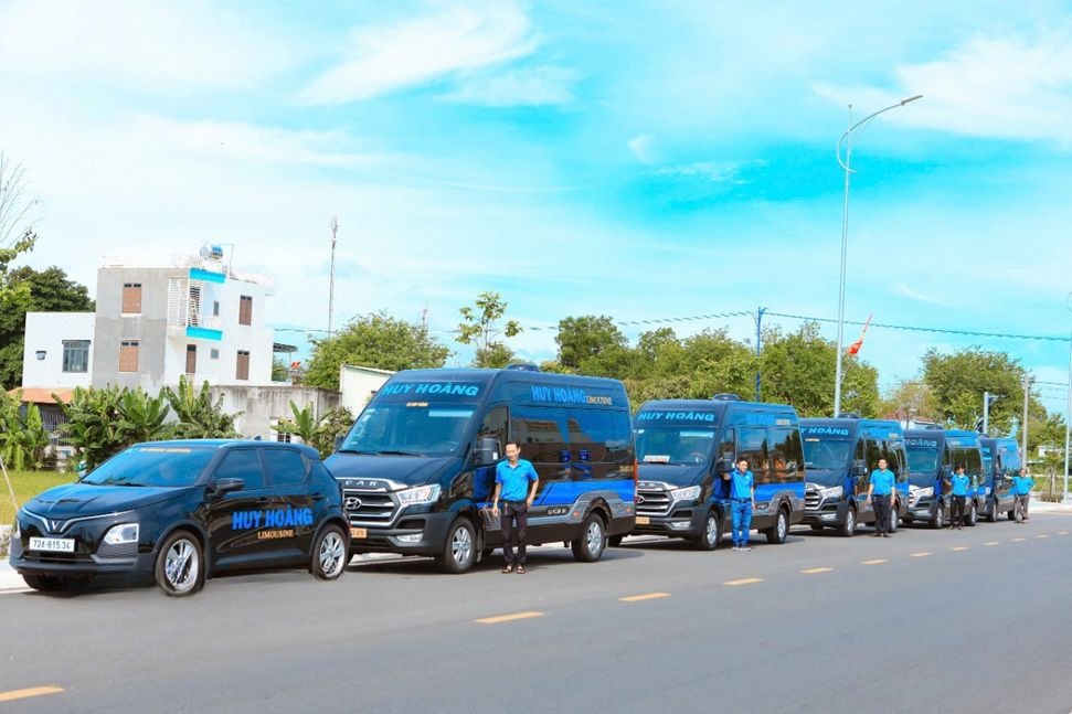 Xe Huy Hoàng (Vũng Tàu) Bên hông xe Limousine 9 chỗ