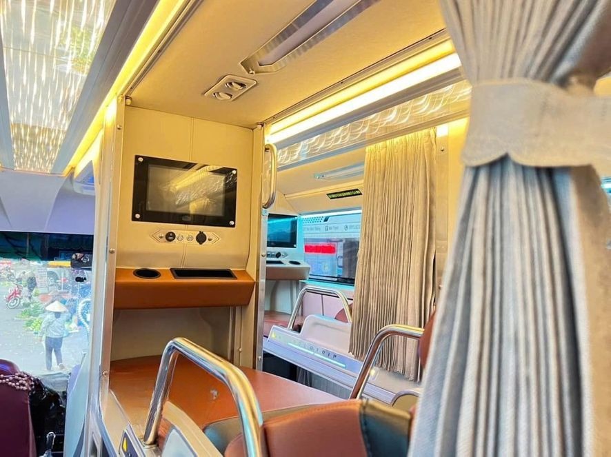 Xe Kết Đoàn Travel (Hải Phòng) Nội thất Limousine giường nằm 34 chỗ