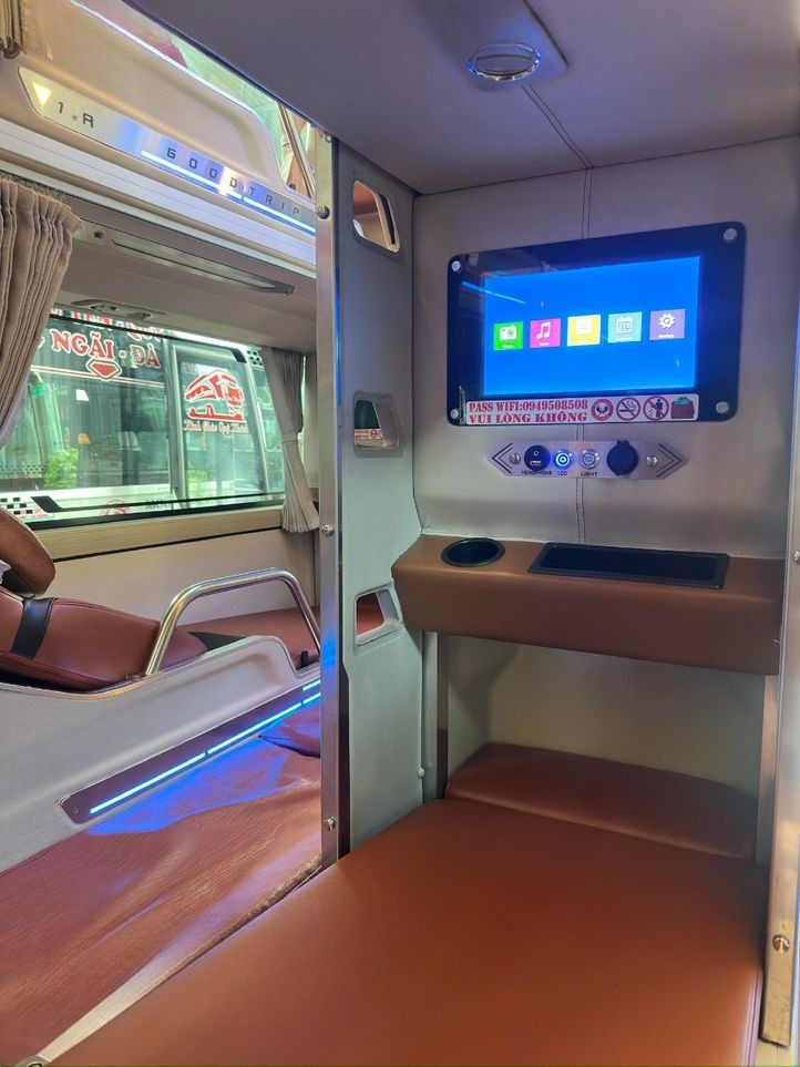 Xe Quý Thảo (Đà Nẵng) Giường nằm Tiện ích Limousine giường nằm 34 chỗ