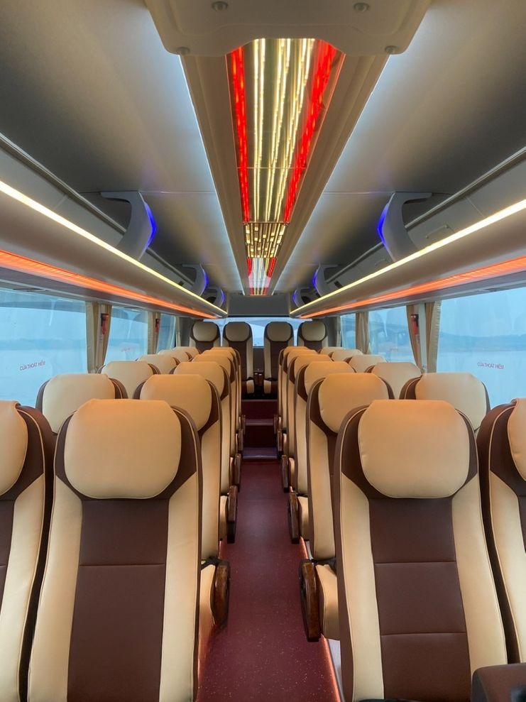 Xe Luxury Van Limousine Tiện ích Nội thất Ghế ngồi 29 chỗ