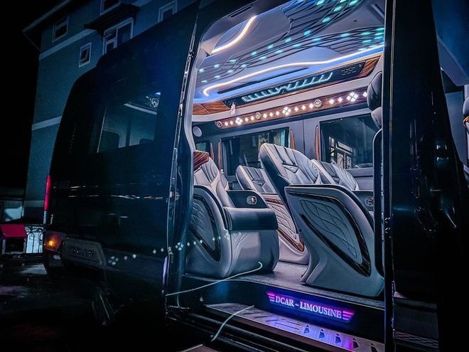 Xe Philip Travel Bên hông xe Limousine 12 chỗ