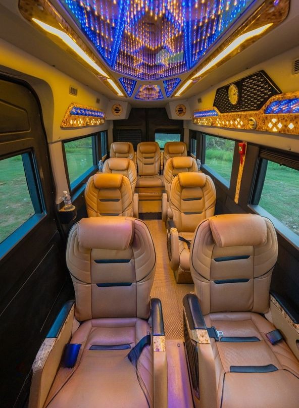 Xe Ninh Bình Travel Nội thất Limousine 11 chỗ
