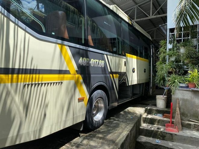 Xe Hiền Ân Bên hông xe Ghế ngồi 29 chỗ VIP