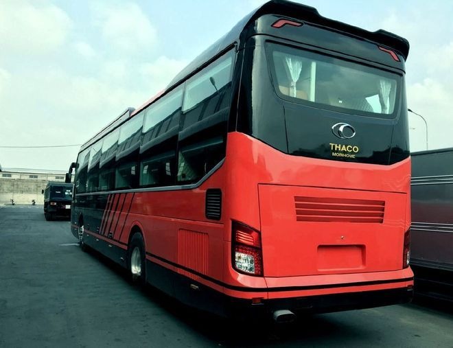 Xe Tùng Loan Mặt sau xe Limousine giường phòng 34 chỗ