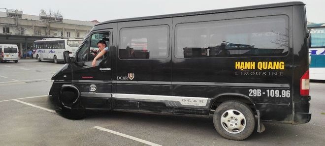 Xe Hạnh Quang Bên hông xe Limousine 9 chỗ
