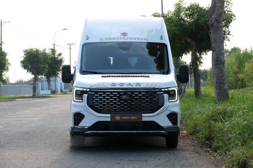Xe Bê Hà (Phú Yên) Mặt trước xe Limousine 11 chỗ massage