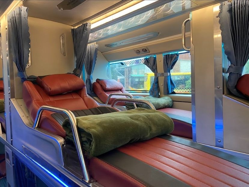Xe Bảo Ngọc Giường nằm Nội thất Limousine 34 phòng VIP