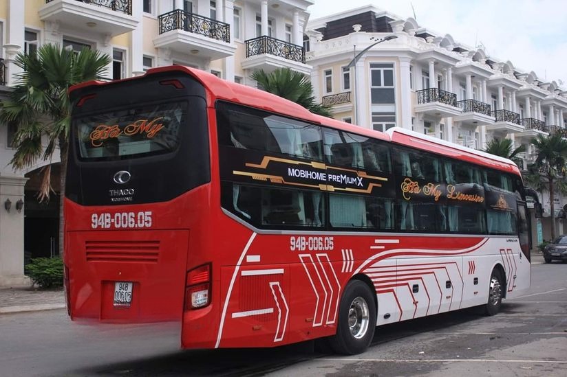 Xe Hà My Mặt sau xe Bên hông xe Limousine 24 phòng