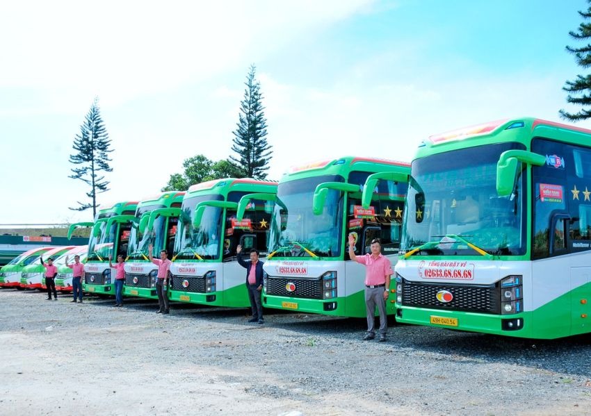 Xe Điền Linh Limousine Bên hông xe Limousine 36 giường