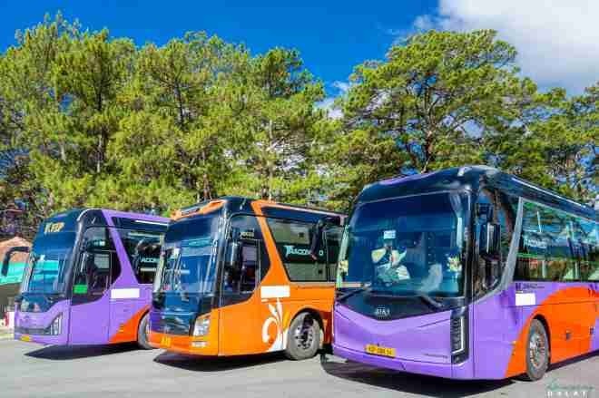 Xe Nguyễn Kim Limousine Mặt trước xe Bên hông xe Limousine 24 phòng