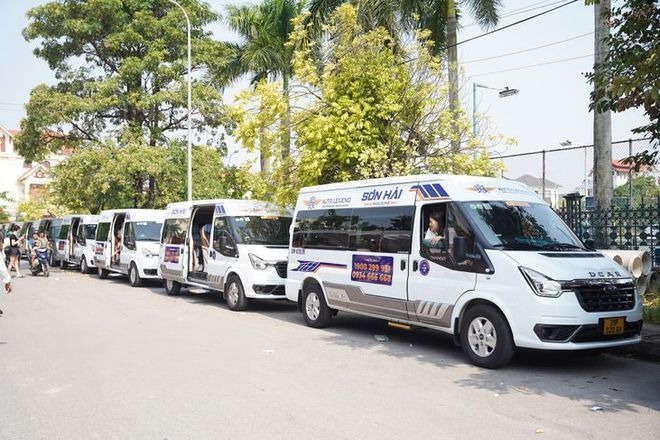 Xe Sơn Hải Limousine Bên hông xe Limousine 9 chỗ