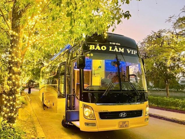 Xe Bảo Lâm Mặt trước xe Limousine giường phòng 22 chỗ